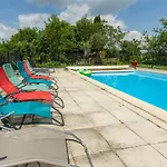 House For 13 People, Heated Pool, Bocce Court