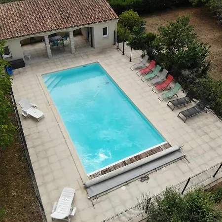 House For 13 People, Heated Pool, Bocce Court 別荘 Haimps