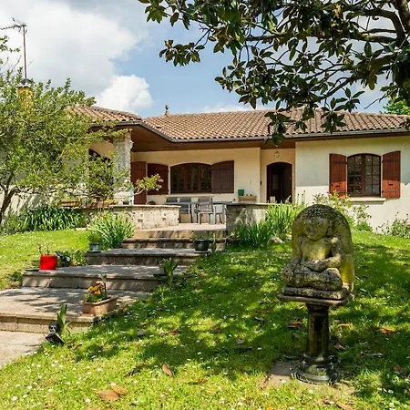 House For 13 People, Heated Pool, Bocce Court