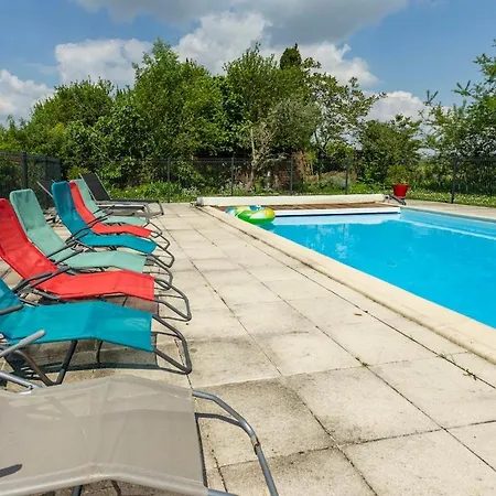 House For 13 People, Heated Pool, Bocce Court