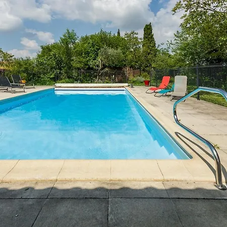 House For 13 People, Heated Pool, Bocce Court *