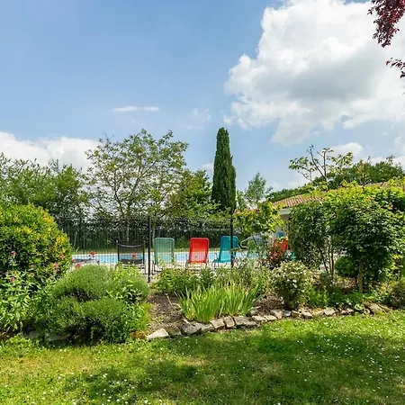 House For 13 People, Heated Pool, Bocce Court *