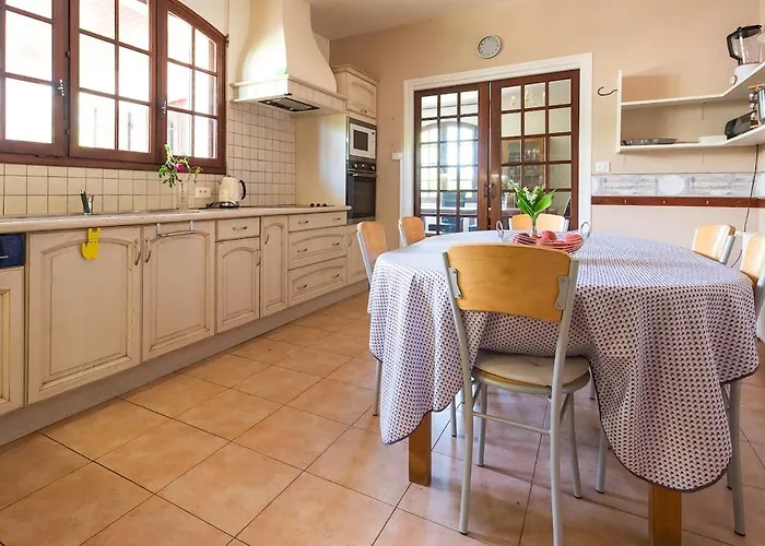 House For 13 People, Heated Pool, Bocce Court Ferienhaus Haimps