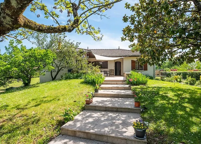 House For 13 People, Heated Pool, Bocce Court