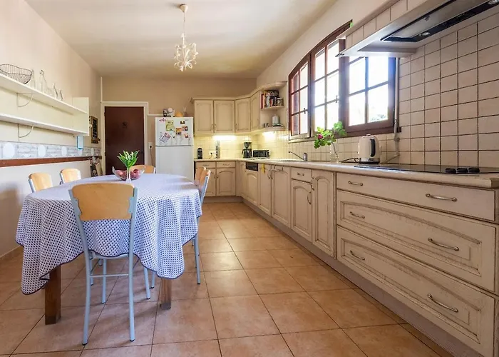 House For 13 People, Heated Pool, Bocce Court Haimps