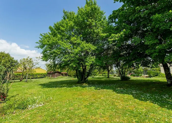 House For 13 People, Heated Pool, Bocce Court