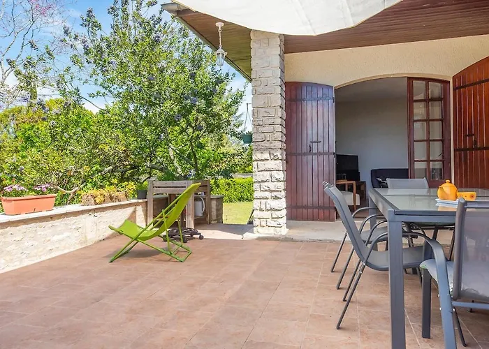 Ferienhaus House For 13 People, Heated Pool, Bocce Court *