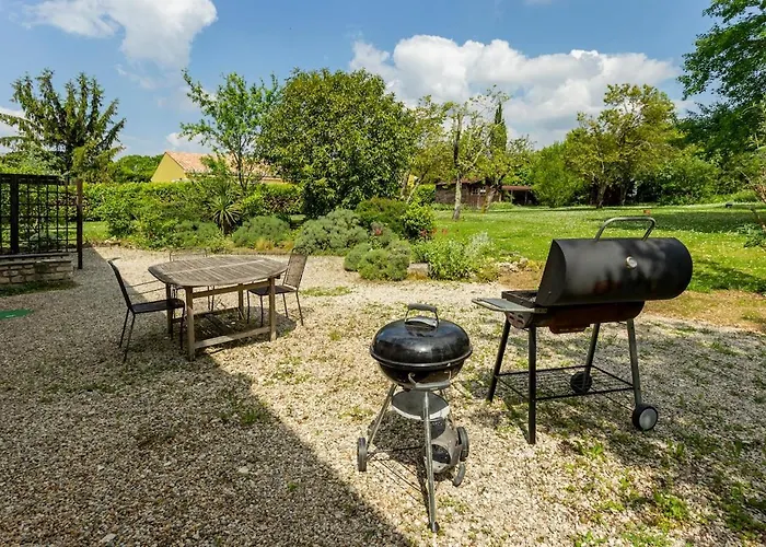 House For 13 People, Heated Pool, Bocce Court Haimps