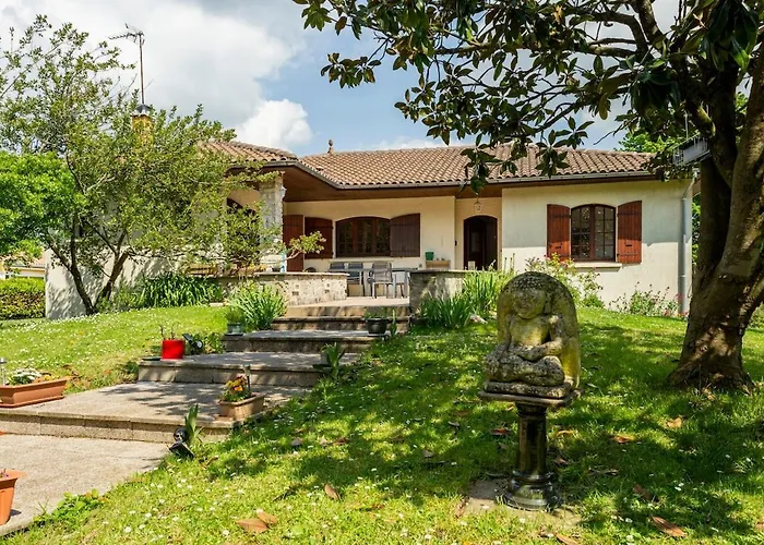 House For 13 People, Heated Pool, Bocce Court