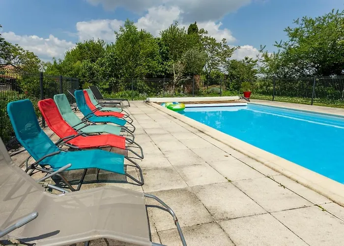 House For 13 People, Heated Pool, Bocce Court