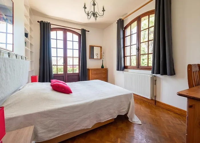 House For 13 People, Heated Pool, Bocce Court Ferienhaus Haimps