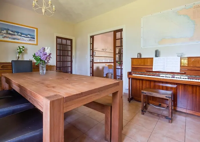 House For 13 People, Heated Pool, Bocce Court *