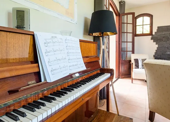 House For 13 People, Heated Pool, Bocce Court Ferienhaus *