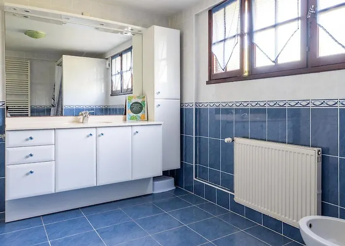 House For 13 People, Heated Pool, Bocce Court Ferienhaus