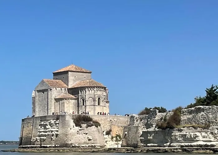 House For 13 People, Heated Pool, Bocce Court * Haimps