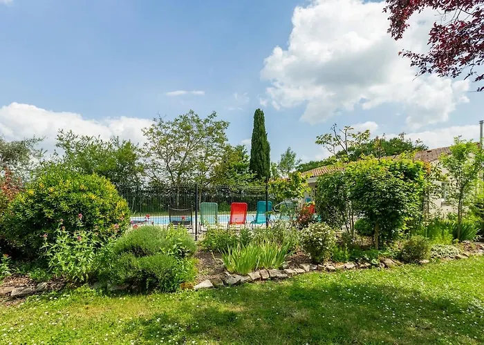 House For 13 People, Heated Pool, Bocce Court *