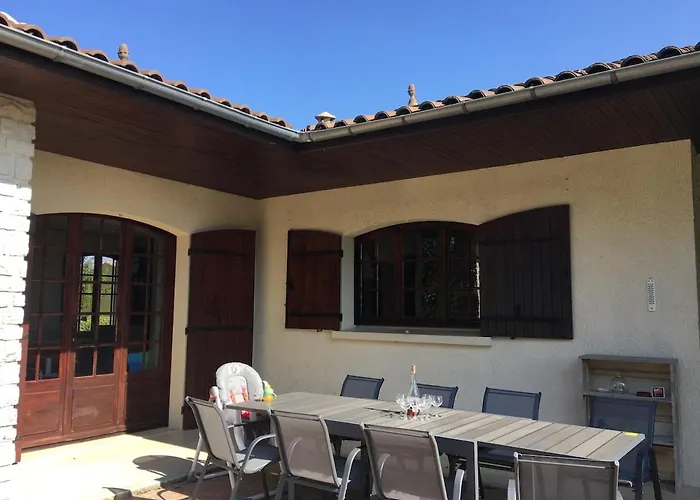 House For 13 People, Heated Pool, Bocce Court Ferienhaus *