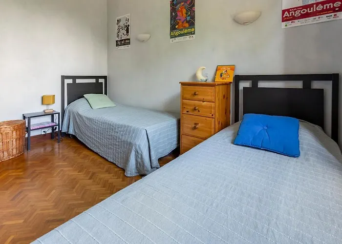 House For 13 People, Heated Pool, Bocce Court *