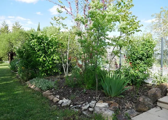 House For 13 People, Heated Pool, Bocce Court *